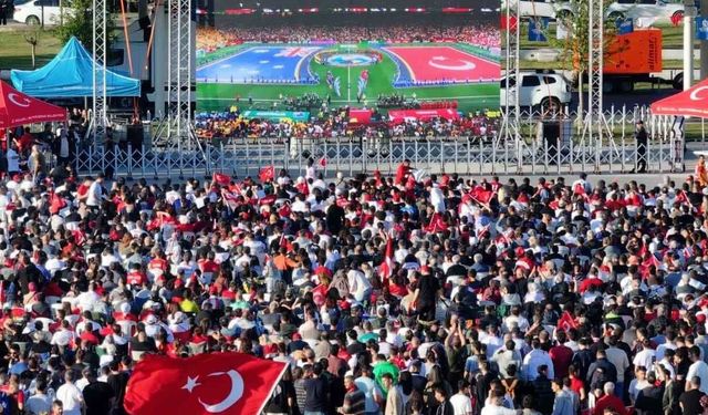 Türkiye-Paraguay Maçında Dev Ekran Var Mı? Valiliklerden YKS Açıklaması