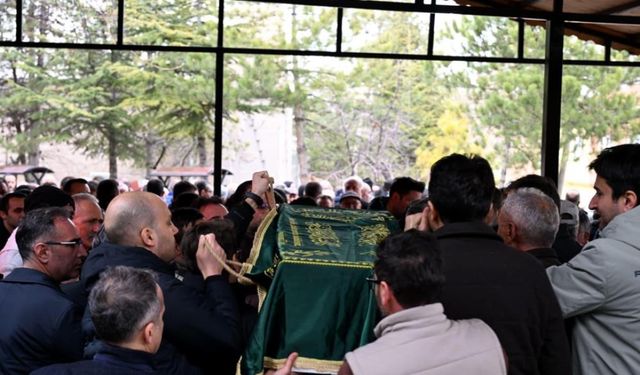 Yaya geçidinden geçmek isterken motosiklet çarptı! 17 aylık bebekten acı haber