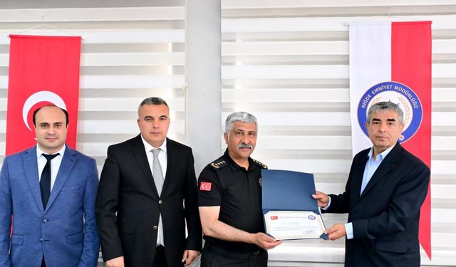 Yüceer, emekli personelle yemekte bir araya geldi