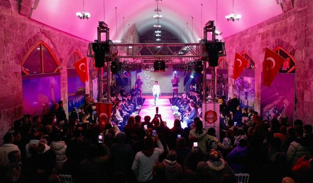 Zamanın ve Zarafetin İzinde Sergisi Düzenlendi