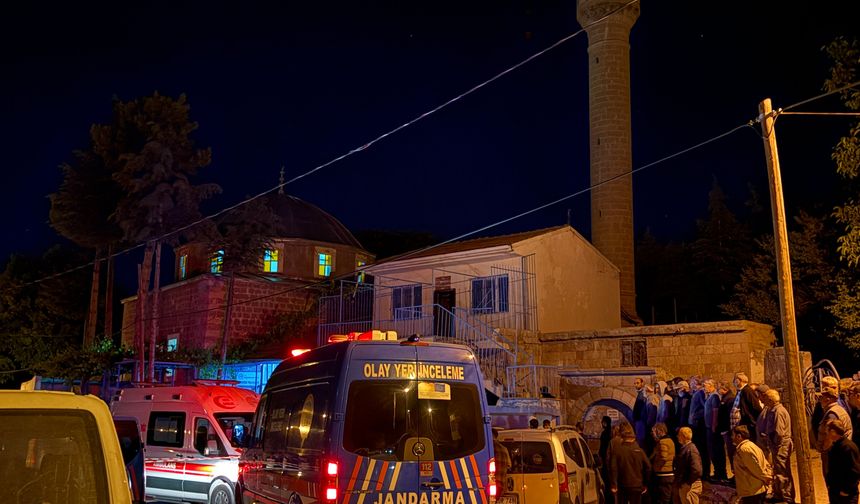 Camide bıçaklı saldırı: 2 kişi yaşamını yitirdi