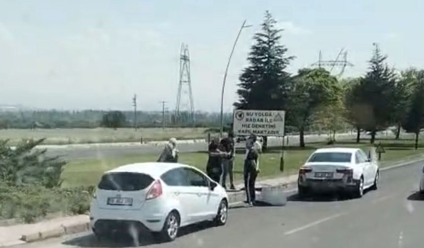 TOKİ Kavşağı'nda iki otomobil çarpıştı
