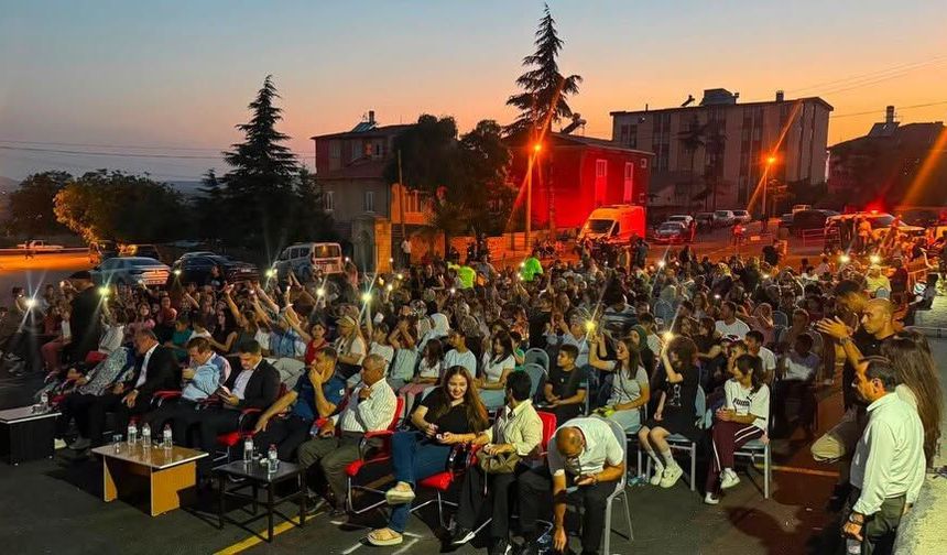 Gezen Sinema Altunhisar halkı ile  buluştu