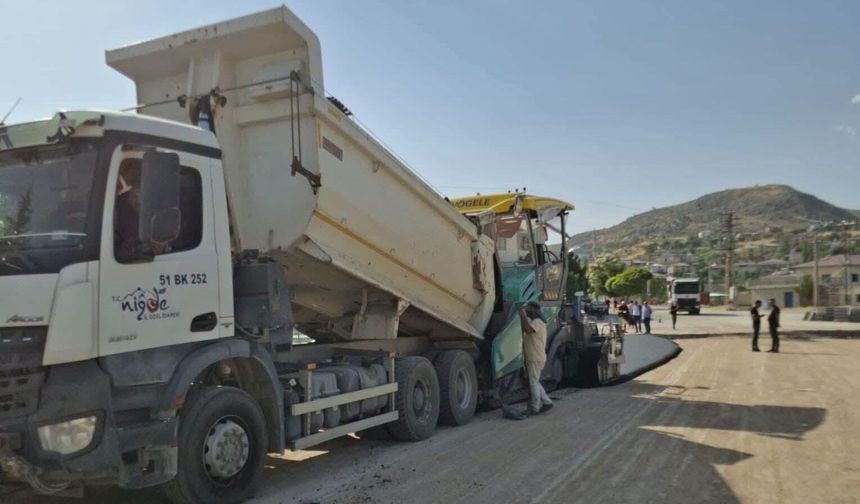 Bozköy beldesinde sıcak asfalt çalışmaları başladı