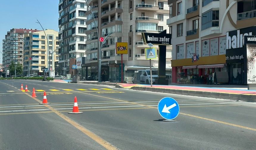 Niğde-Bor Yolunun Bazı Kesimlerinde Trafik Tek Şeritten Sağlanıyor