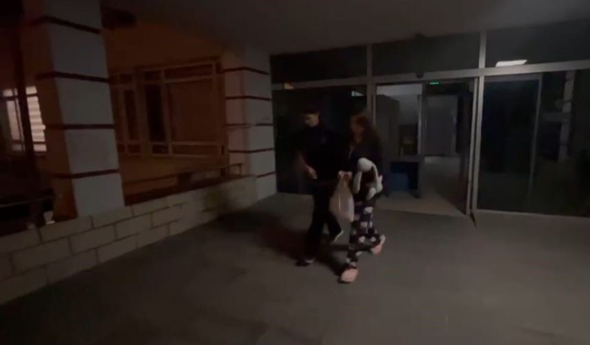Annesini bıçaklayarak öldürdü