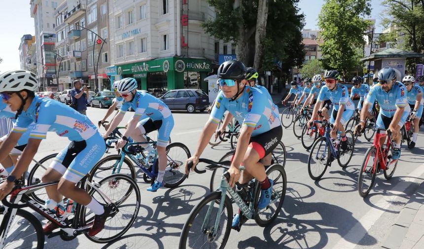 Pedallar Şehit Ömer Halisdemir için Niğde'ye çevrildi