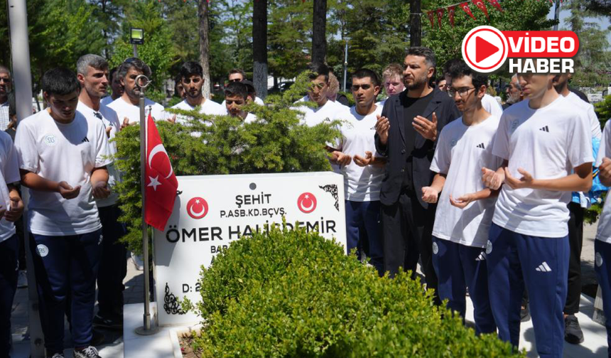 1.070 Kilometrelik Vefa Yolculuğu Ömer Halisdemir'in Kabrinde Son Buldu