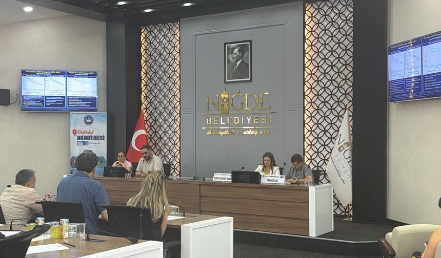 VİDEO HABER-Onkoloji uzmanları Niğde'de kanseri tartıştı