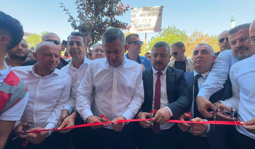 Özgür Özel, Çiftlik'te Halk Ekmek Fırını'nın açılışını yaptı