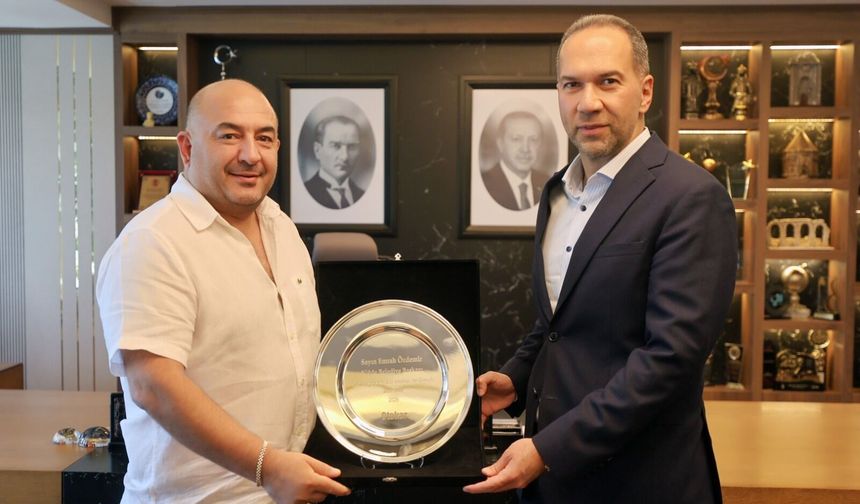 Başkan Özdemir’e Otokar’dan "Çevreci Başkan" plaketi