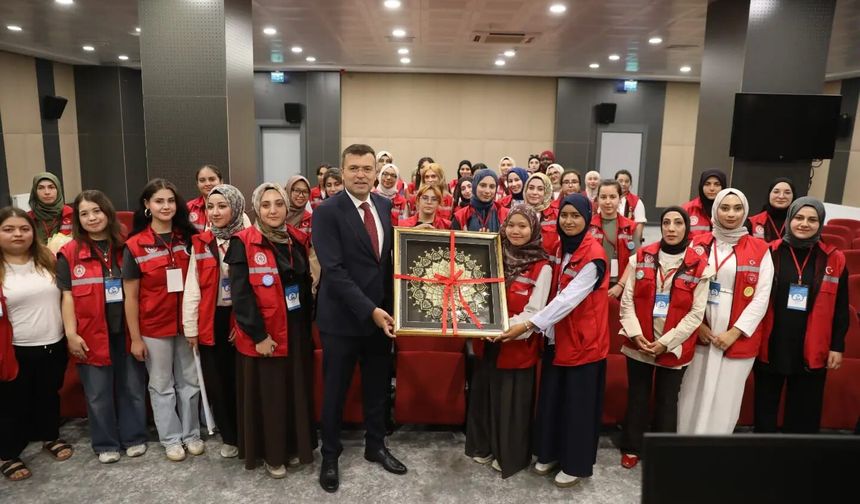 Gönüllü Gençler Niğde Valiliğinde buluştu