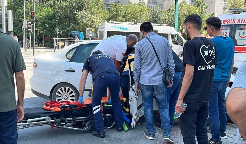 Kavşakta feci kaza ! ölü ve yaralılar var