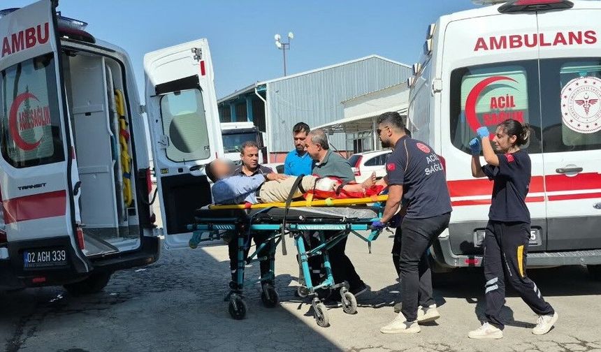 Belediye binası önünde silahlı saldırı : Yaralılar var