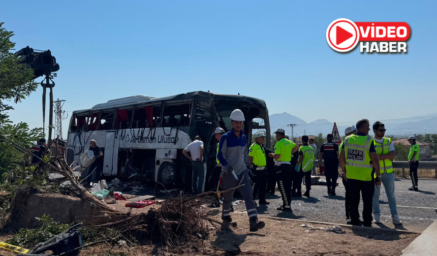 Niğde - Kayseri yolunda yolcu otobüsü devrildi! Ölü ve yaralılar var