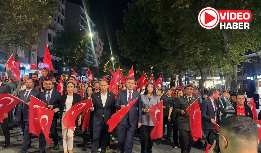 Niğde’de 30 Ağustos Zafer Bayramı fener alayıyla coşkuyla kutlandı