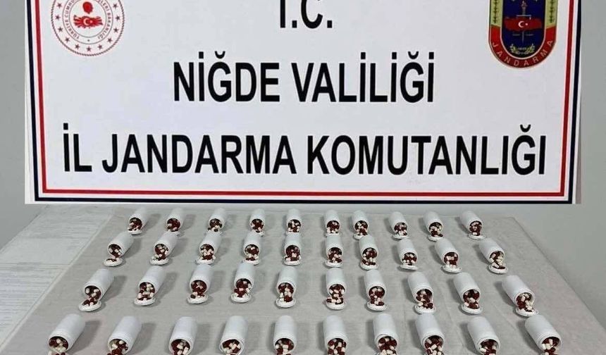 Niğde’de otogarda 2 bin 240 adet sentetik ecza ele geçirildi