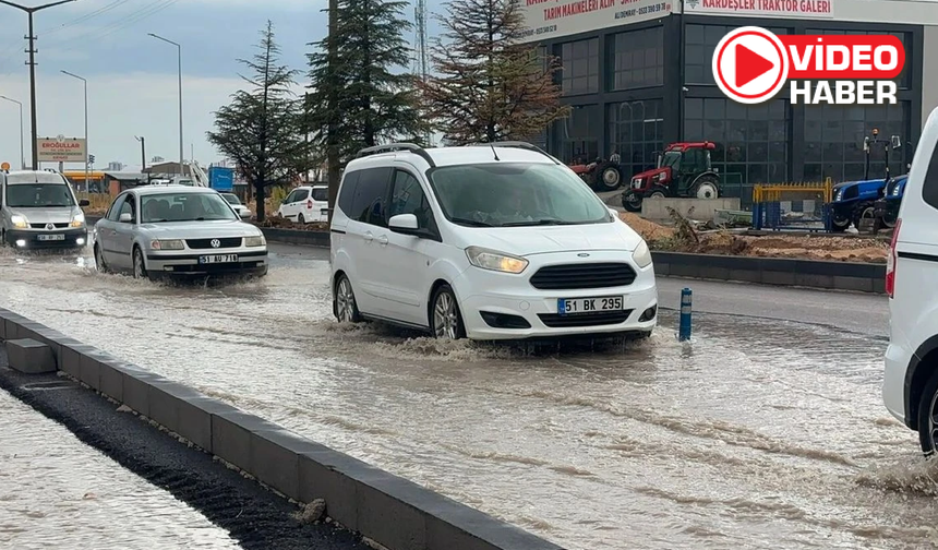 Niğde’de sağanak yağış trafiği olumsuz etkiledi