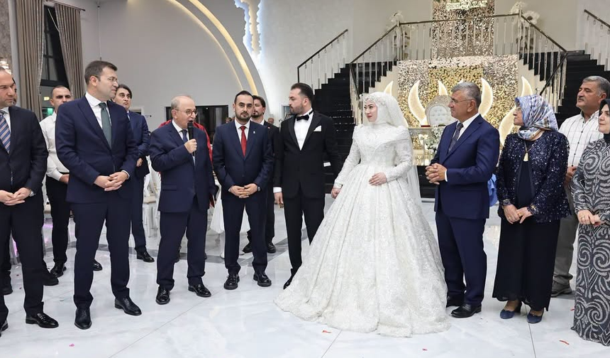 Siyaset ve iş dünyasını buluşturan düğün