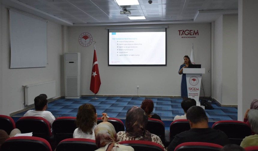 Niğde'de Enstitü personeline "Sağlık Elçileri" eğitimi verildi
