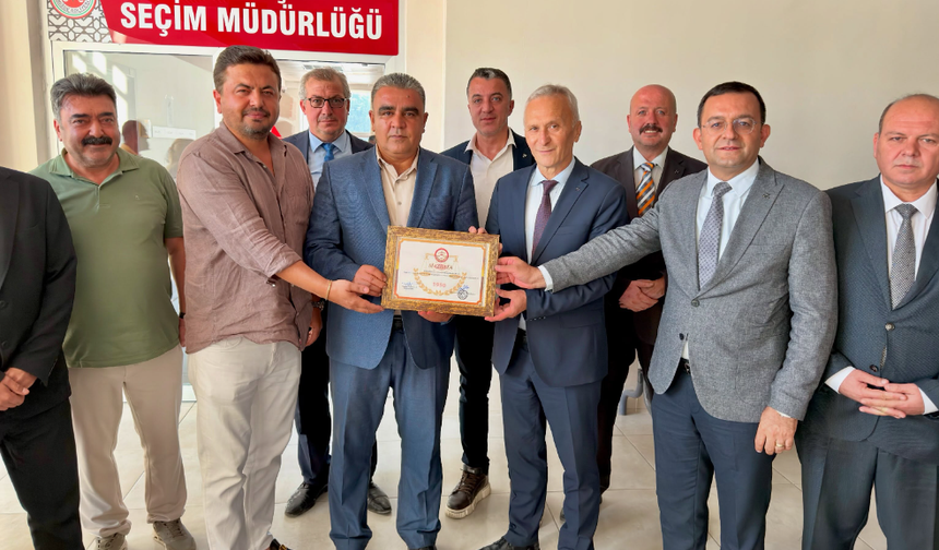 MHP Niğde İl Başkanı Aytekin Tükenmez mazbatasını aldı