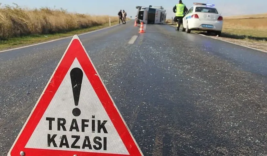Niğde - Nevşehir yolu üzerinde devrilen otomobildeki yeni evli çift hastaneye kaldırıldı