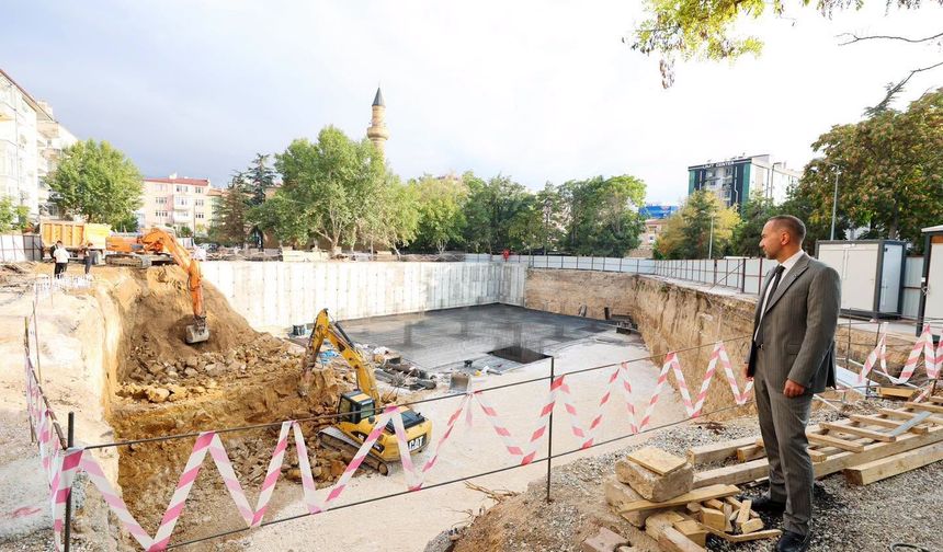 Niğde’de 90 araçlık otopark ve emekli lokali yükseliyor