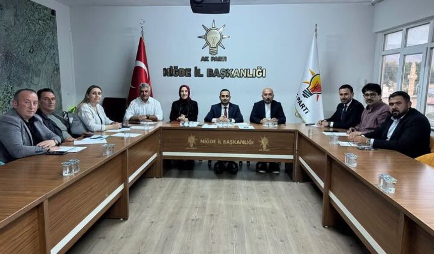 AK Parti’de geniş katılımlı istişare ve değerlendirme toplaması gerçekleştirildi