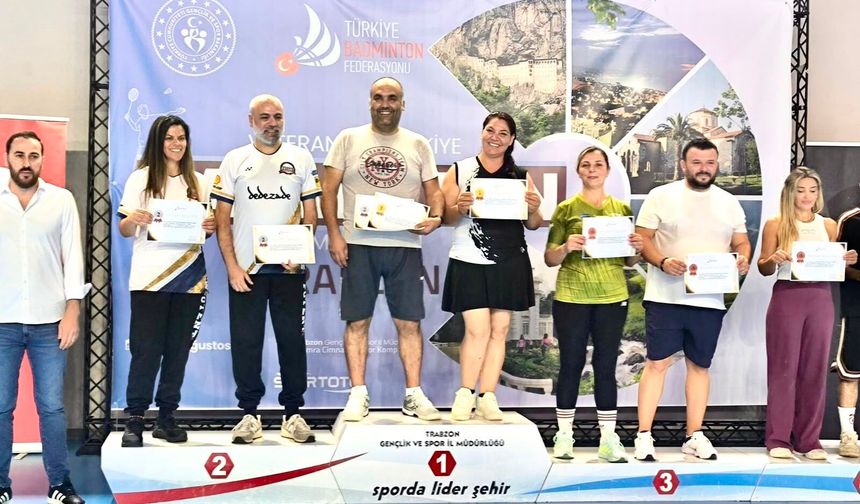 Veteran badmintonculardan Niğde'ye 5 madalya