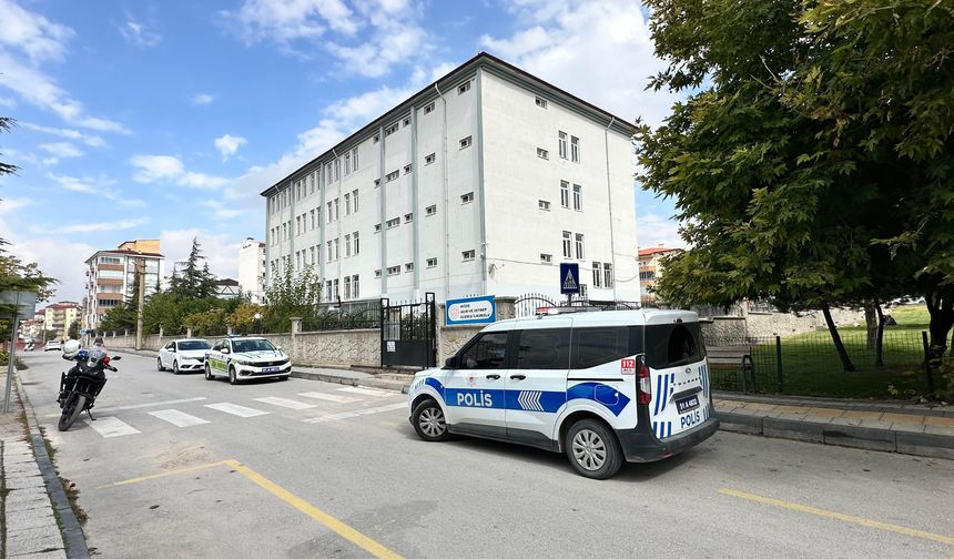 Niğde'de okul çevresinde silahlı şahıs paniği