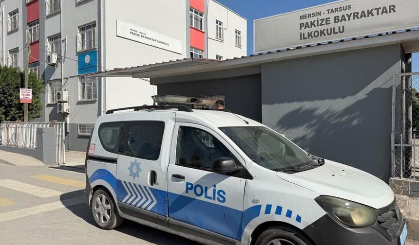 Birinci sınıf öğrencisinin çantasından tabanca çıktı
