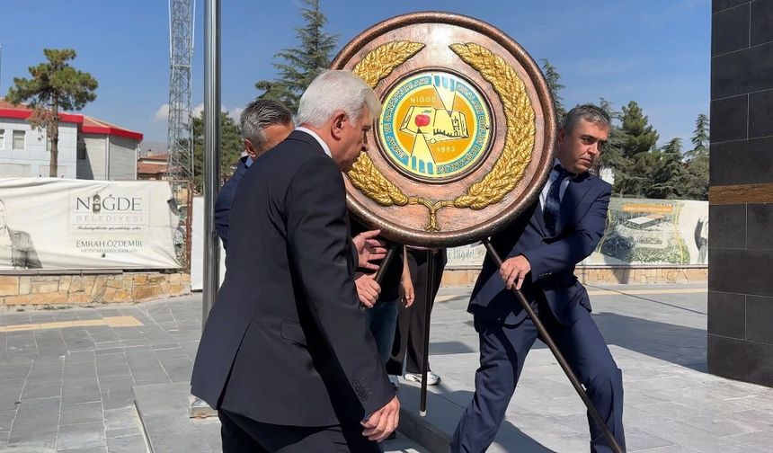 Niğde'de ahilik haftası kapsamında çelenk sunuldu