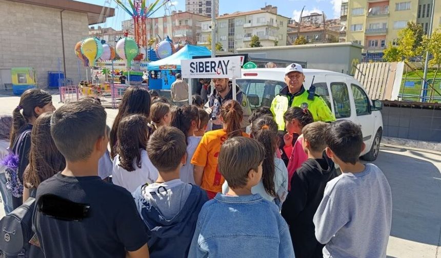 Niğde Emniyeti’nden sürücü ve öğrencilere trafik eğitimi