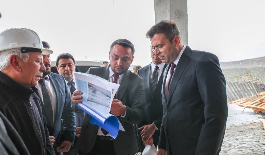 Vali Nedim Akmeşe Çamardı İlçe Devlet Hastanesi inşaatını inceledi