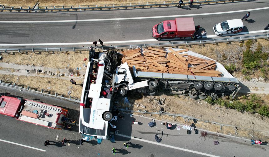 Katliam gibi kaza 11 kişi hayatını kaybetti
