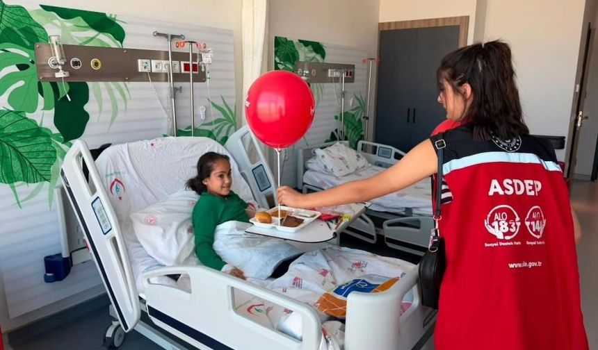 Hastanede tedavi gören miniklere "İyilik Balonu" sürprizi