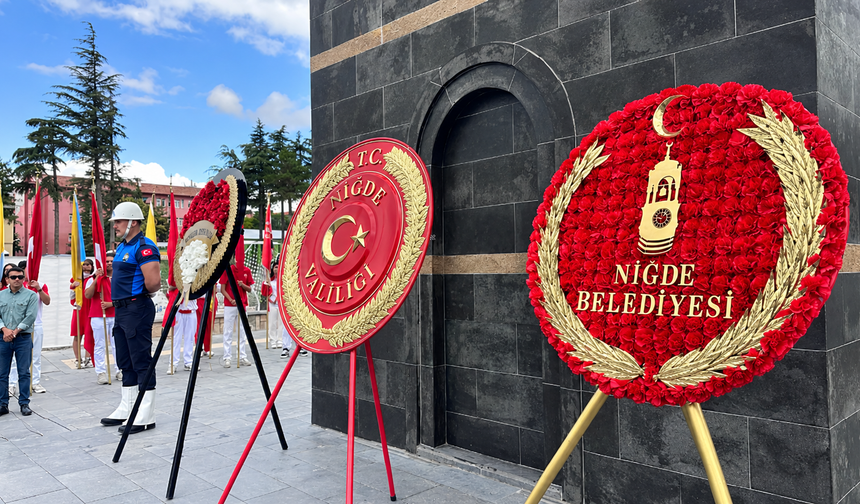 Niğde'de 29 Ekim Cumhuriyet Bayramı çelenk sunma töreniyle başlıyor