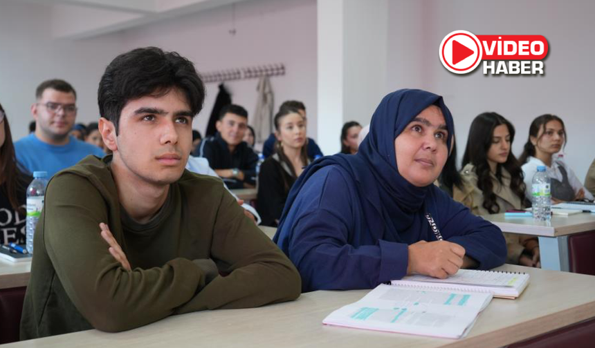 Niğde’de anne ve oğlu aynı bölümde üniversite eğitimi görüyor