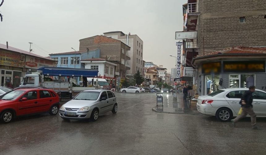 Herkes tedbirini sıkı alsın! Niğde'de şemsiyeleri hazırda tutun