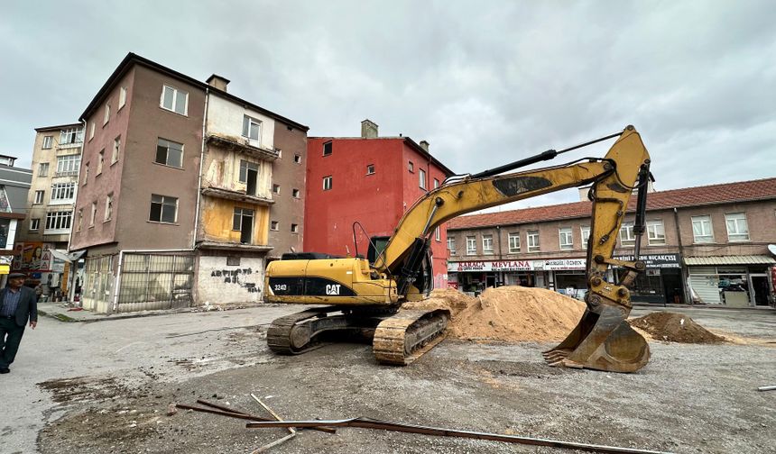Niğde'de Kale Projesi kapsamında yıkım çalışmaları devam ediyor