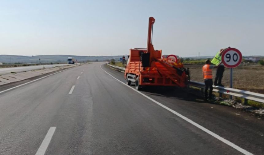 Karayollarında binlerce levha kaldırıldı! İşte nedeni