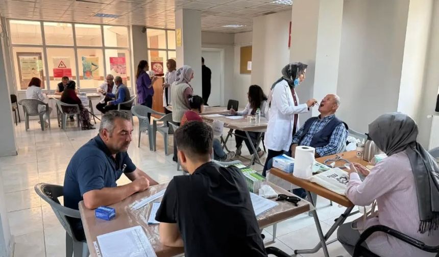 Mobil Sağlık Ekibi Yıldıztepe’de Vatandaşlarla Buluştu