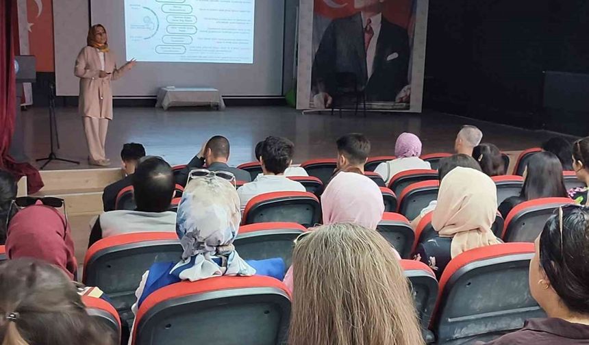 Öğretmen seminerleri yüz yüze mi olacak? Eğitimcilerin merakla beklediği program
