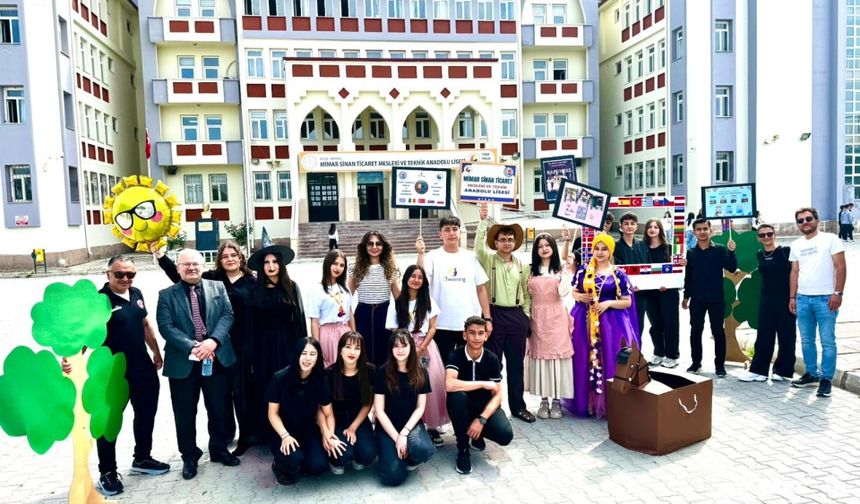 Rapunzel tiyatrosu ingilizce ve yapay zekâyı sahneye taşıdı
