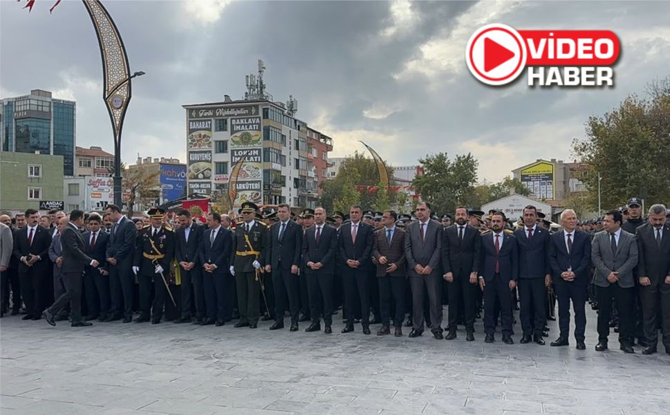 Niğde’de 29 Ekim Cumhuriyet Bayramı dolasıyla çelenk sunma töreni düzenlendi