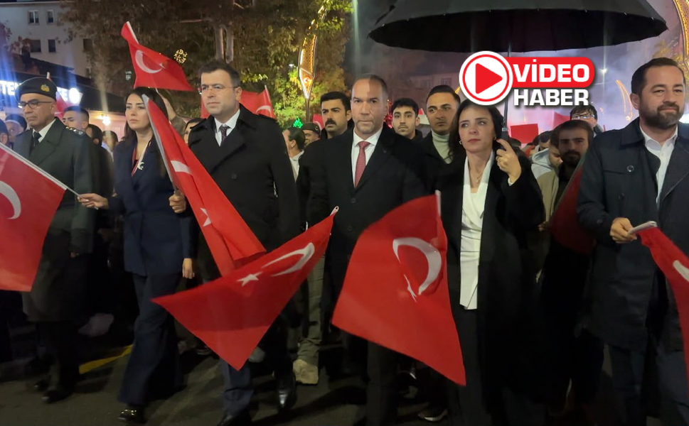 Niğde’de Cumhuriyet’in 103’üncü yıl dönümünde fener alayı düzenlendi