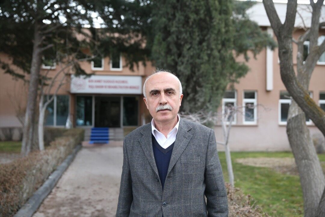 10091AA-20260410-41068990-41068986-NIGDEDE_HUKUMLULER_HUZUREVI_SAKINLERININ_GONULLU_KUAFORU_OLDU.jpg