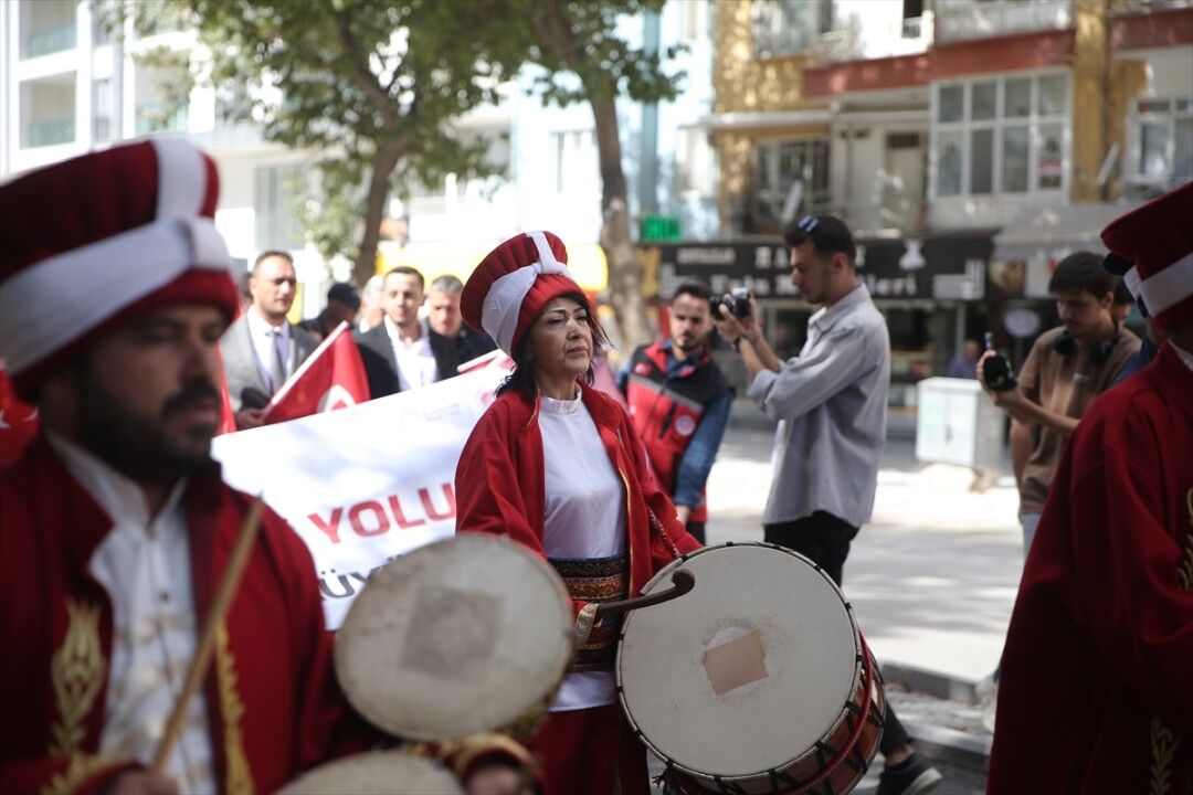 13185AA-20250922-39189797-39189791-DAVUL_SEVGISI_AYSE_EZERI_MEHTER_TAKIMINA_TASIDI.jpg