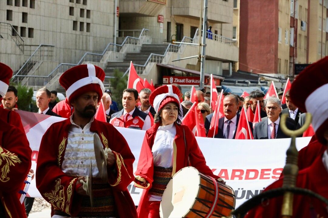 18879AA-20250922-39189797-39189796-DAVUL_SEVGISI_AYSE_EZERI_MEHTER_TAKIMINA_TASIDI.jpg