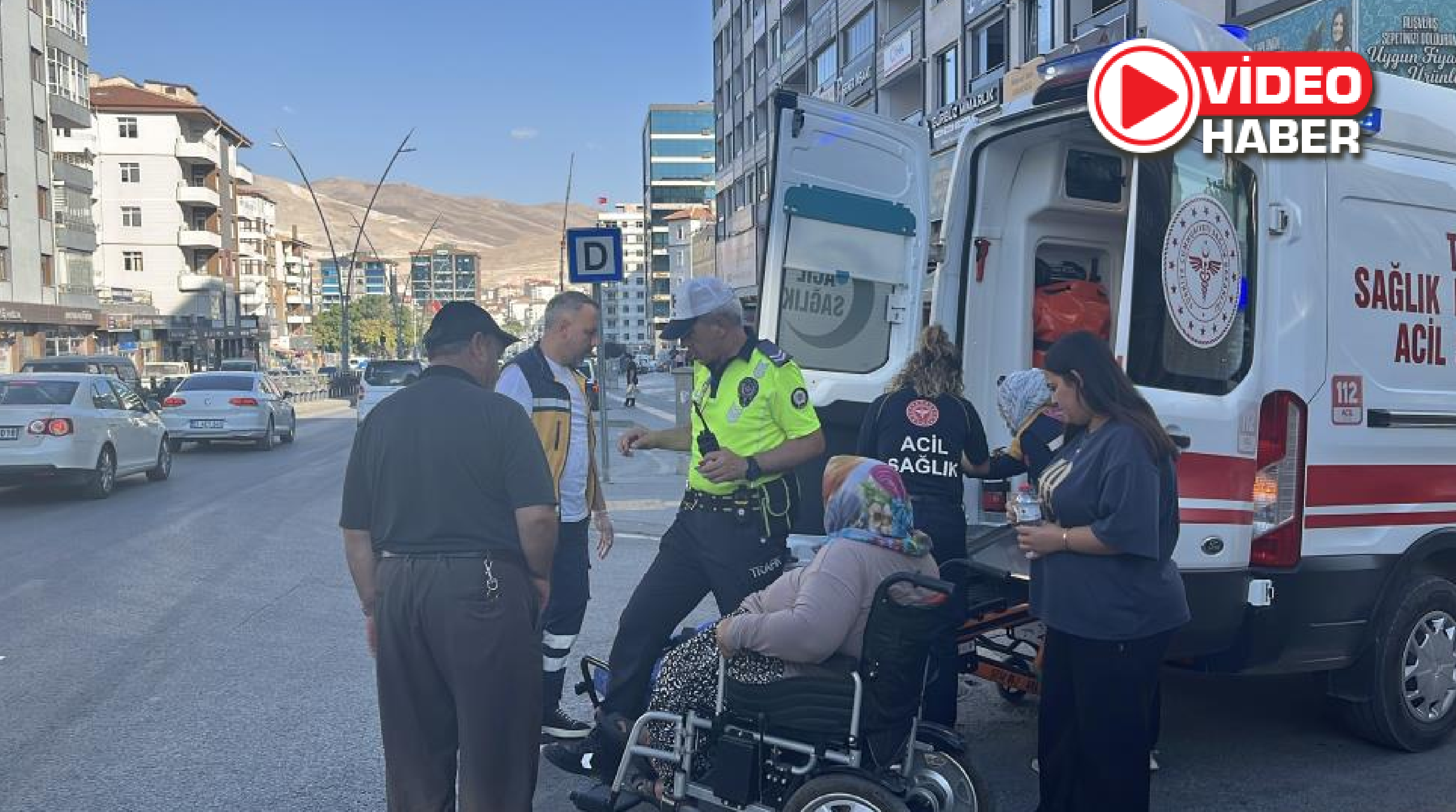Tekerlekli sandalyeli vatandaşa otomobil çarptı